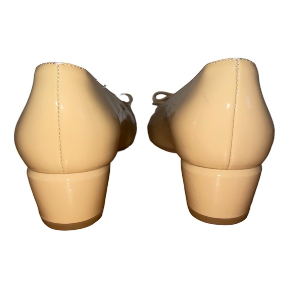 SALVATORE FERRAGAMO Vara Pump Low
Heel Bow Napak Nude Amaretti Size 9.5 C New - Picture 8 of 16
